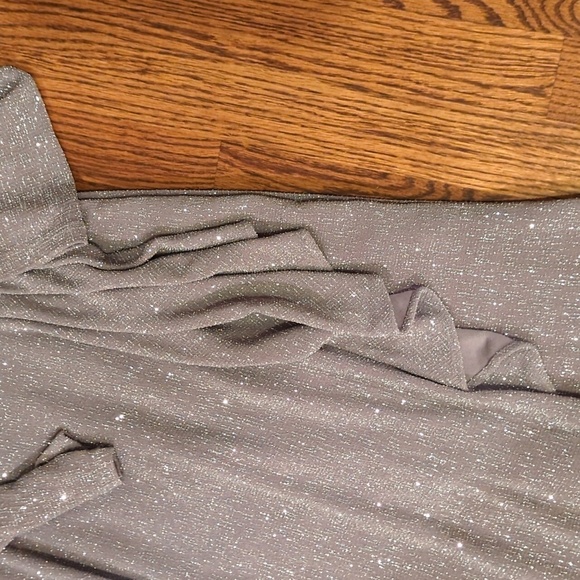 New Betsy & Adam Silver Gown Long Front Slit Sleeve Knit Party V Neck NWT Sz 10 - Picture 6 of 9